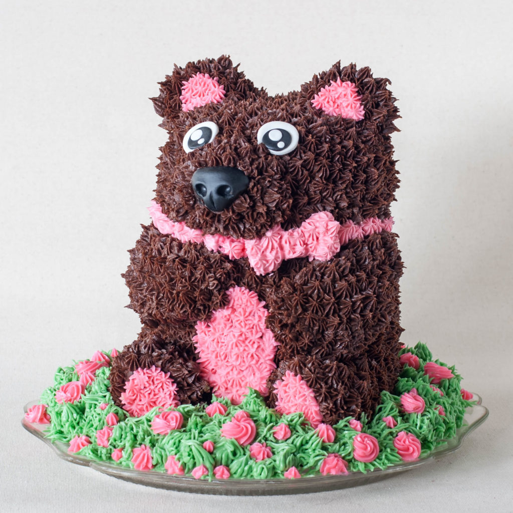 a 3d sculpted teddy bear cake
